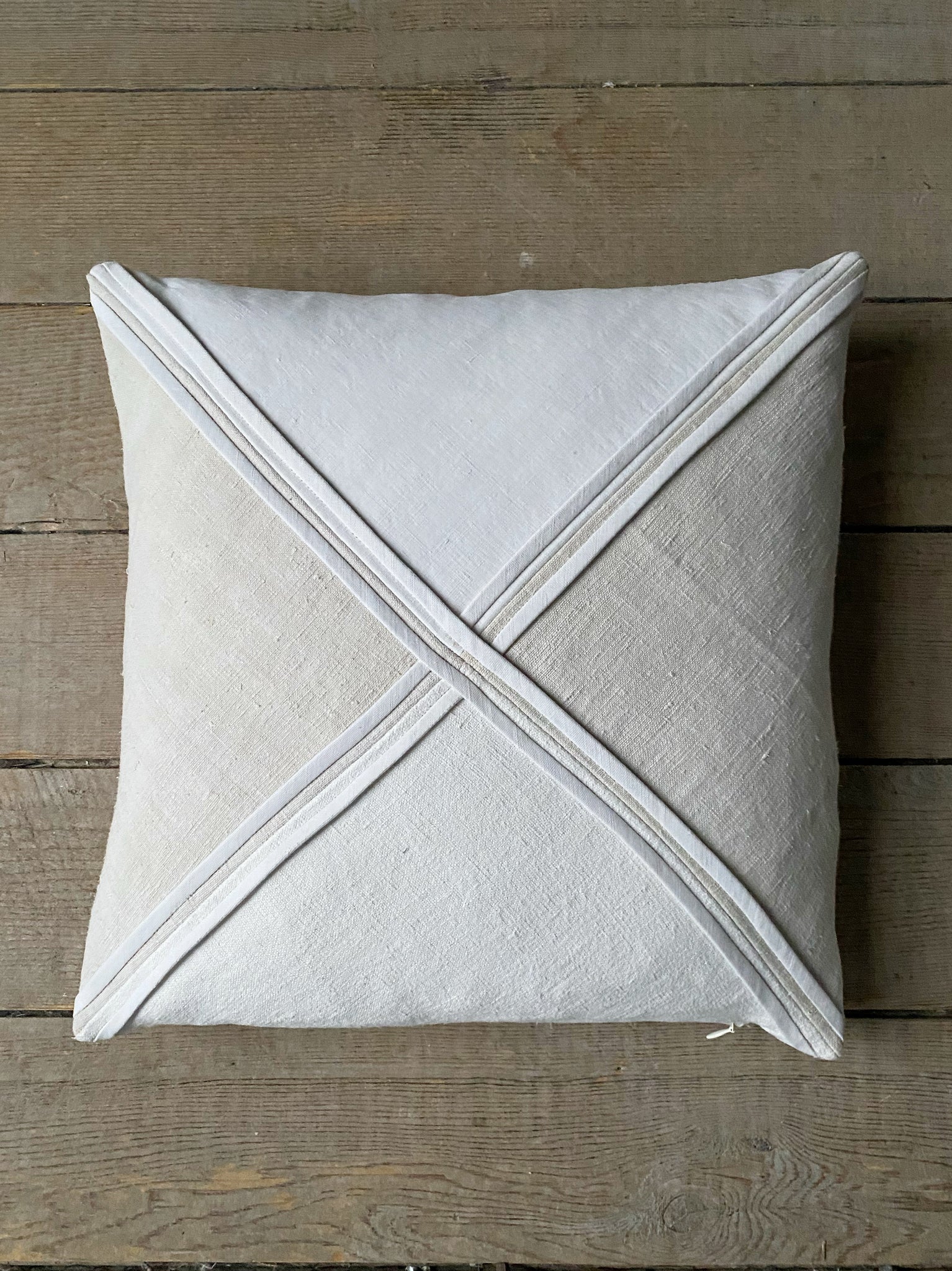 bound triangles in french linens
