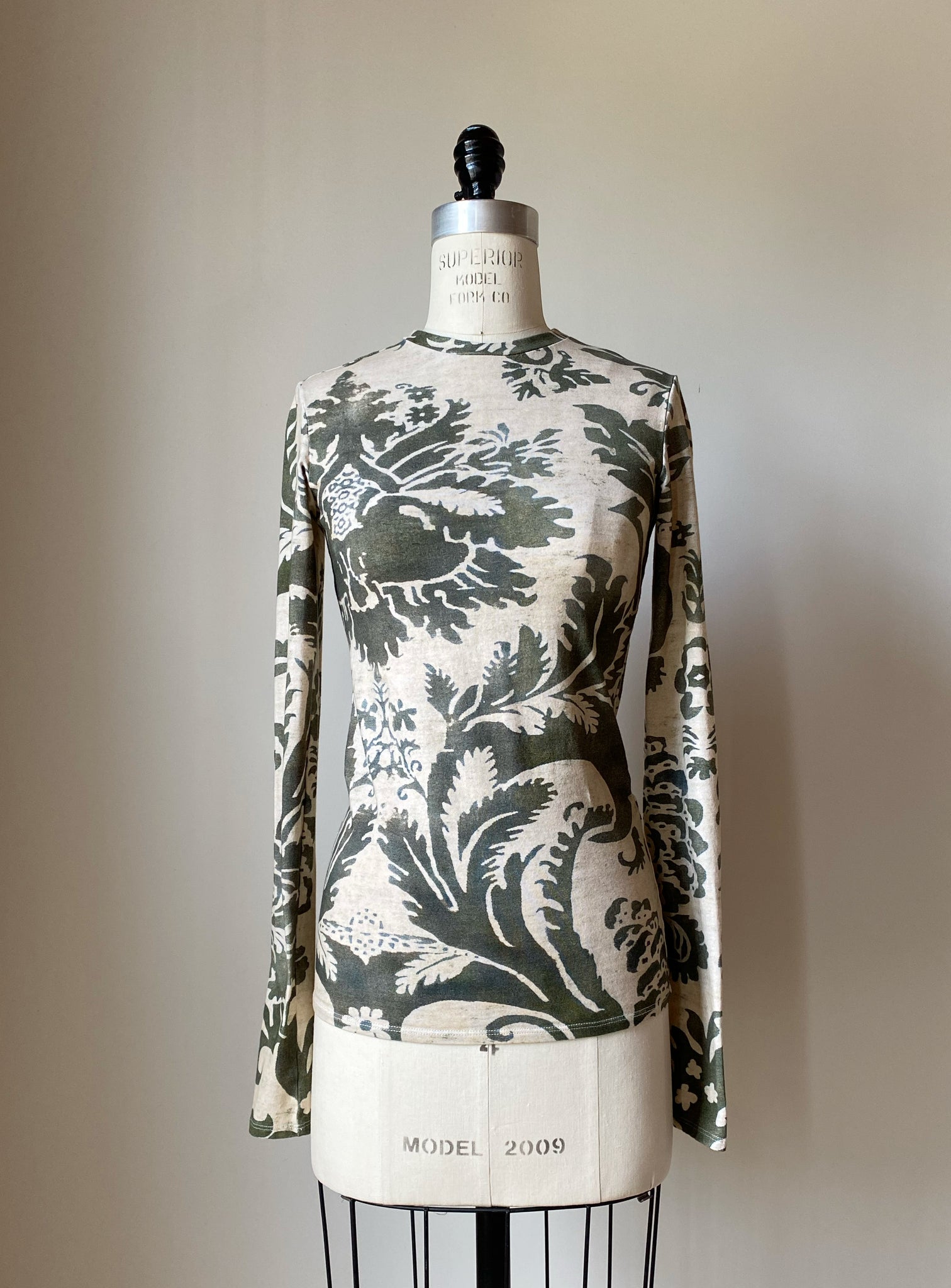 reverse fortuny printed long sleeve jersey top